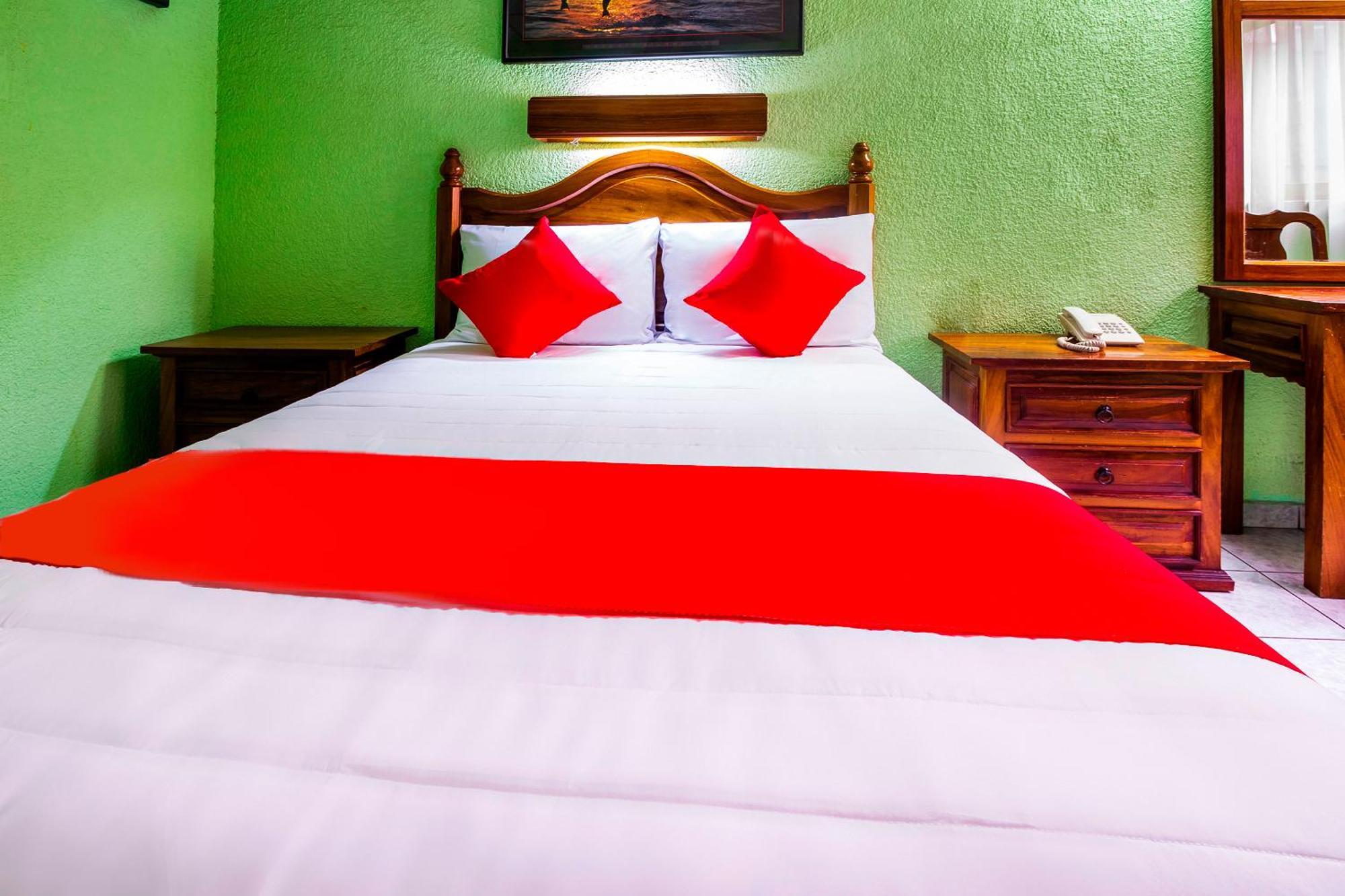 Hotel Canada, Гвадалахара Екстер'єр фото
